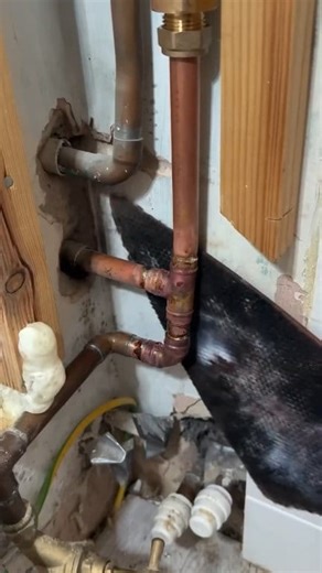 How to install a limescale filter! #fblifestyletyle #fblifestyle #fblifestyletyl #fblive #lifestyle #life #lifehacks #lifeisbeautiful #lifequotes #short #furnituresale #homedecor #smallbusiness #localbusiness #homeforsale #homefurniture #realestate #toolsale #vintagefurniture #appliancesale | plumber video