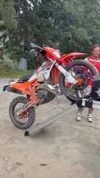 Rampe de chargement moto électrique Ride and Go pour pick-up, utilitaire, camping car, van aménagé