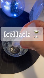 Ice Hack  Okay there is no such thing as too much ice, make it yourself so you'll know where the ice is coming from 流!! #verysimple #2025 #happynewyear #foodtiktok #holiday #kitchen #fyp #lifehack #freezer #kitchenhacks #ice #asmr | Vitalia MomHack | Facebook