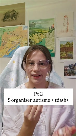 🗓️ Pt 2 “comment je m’organise en étant autiste et avec un tdah ?” dans la première vidéo, je vous ai parlé de mes outils et stratégies. aujourd’hui, je vous montre mes repères visuels : emplois du temps affichés, check-lists, trackers, mais aussi des applis comme trello. voir mes tâches devant moi, de façon claire et structurée, ça m’évite de me perdre et ça me rassure. sans ces repères visuels, je me sens vite submergée par le désordre et le temps qui file trop vite. ⏰ et toi, tu utilises que