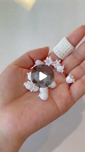 yayalilla on Instagram: "1/2. Crochet a lily of the valley flower. 🤍Crocheting, suturing and shaping are the basic steps. In the next video I will assemble them. @xiaoyao_ya #crochet #crocheting #crochetlove #virka #handmade #crochetflower #microcrochet #microcrocheting #crochetcraft #crochetaddict #häkeln #钩织 #かぎ針編み #handmade #xyhantverk"
