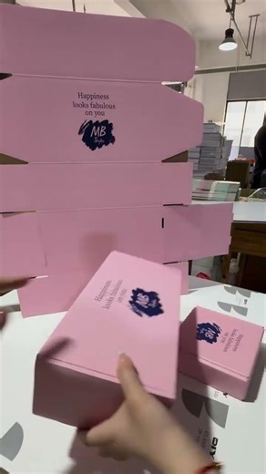 Clothing shipping boxes of different sizes #packaging #packagingdesign #paperbox #giftbox #fyp