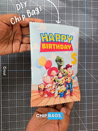 It's been a while since I've made a chip bag tutorial for you all, so I thought I'd give you an update! I designed this chip bag using Canva, and I got all of the graphics from Pinterest. This chip bag is ✨️ super cute ✨️ #personalizedpartyfavors #chipbags #toystory #partyfavors #diypartydecor