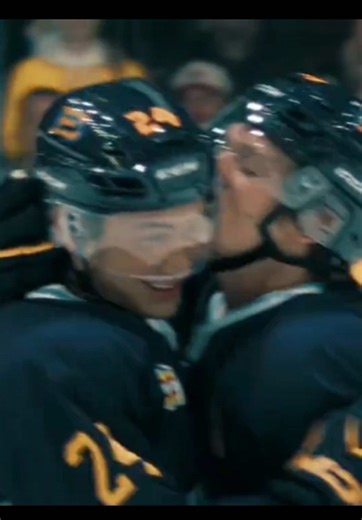 #heatedrivalry | this is THE BEST VERSION OF OUT OF THE WOODS!!! I will take 0 arguments about this | #taylorswift #hollanov #fypシ #outofthewoods