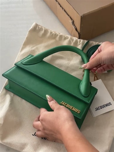 🚨 Unboxing the bag everyone is obsessing over right now 👜✨🔥 Jacquemus Le Grand Chiquito Bag Unboxing 📦💫 — iconic oversized top-handle silhouette, signature minimalist design, and effortless French luxury energy 💎🤍 Bold, elegant, and the perfect statement bag to elevate every outfit from day to night ✨👑🔥 DM for link 🔗 or check my bio 📩 #viral #fashion #dh8finds #bag #yellowappfinds 🚀✨