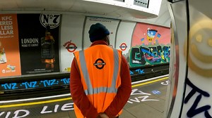 DDS ✨ | London Underground | Oxford Circus Station | Ⓜ️🔥 | Real london graffiti