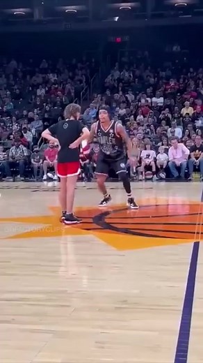 Liv Harness vs Harlem Globetrotters 🤯 #nba #basketball #fyp #foryou #foryoupage