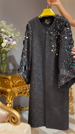 ‎⚜️مزون فریال/مانتو/کت و شلوار⚜️‎ on Instagram‎: "مانتو ژاکارد با طرح میخک💐 روایت ظرافت در دل پارچه است. نقوش برجسته و بافته‌شده این طرح، بدون نیاز به جزئیات اضافی، جلوه‌ای فاخر و چشم‌گیر خلق می‌کند👌 مناسب بانوانی که سادگیِ لوکس را انتخاب می‌کنند.🌸 نام اثر: مانتو میخک با سنگ های رنگی💐 سفارشات عید نوروز در حال ثبت می باشد ✅ آخرین فرصت برای ثبت سفارش عید ۲۰ بهمن ماه می باشد ✅ سفارشات عمده و تعداد فقط دی ماه قابل ثبت می باشد✅ با تشکر از شما بزرگواران ❤️🌸 #مانتو_ژاکارد_مجلسی #طرح_میخک"‎