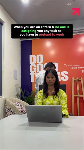 Why he is staring at me like this #trendingreel #viral #funnyreel #officereels