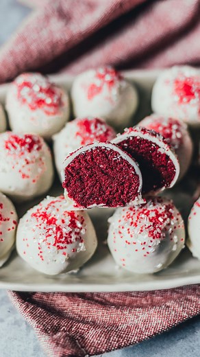 30K views · 101 reactions | Looking for something to add to those pretty little Christmas tins? These Red Velvet Cake Balls have all the flavor of the classic layer cake, packed into sweet, two-bite treats: bit.ly/47ViB7e | Southern Living | Facebook