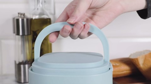 Nostalgia Portable 20-Ounce Electric Heated Lunch Box – Travel Size 2.5 Cup Capacity for Soup, Chili, and Leftovers – Leak Proof Silicone Sealed Lid, Foldable Carry Handle, Detachable Cord – Black