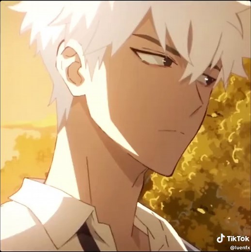 Lu Guang's Emotional Moment in Link Click