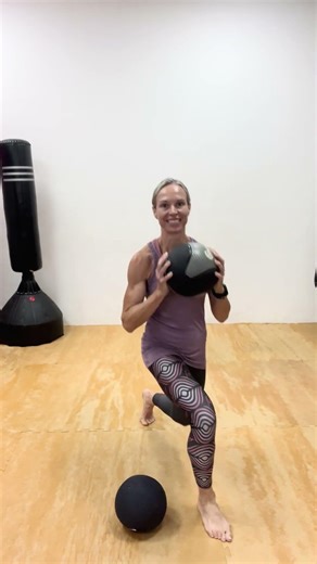LUNGE STEP-OVERS WITH WEIGHTED BALL
