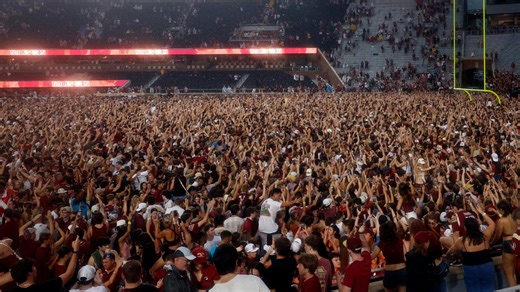 Florida State fans storm field after Noles upset Alabama