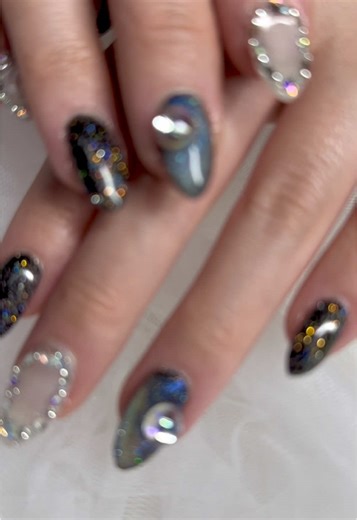 #マグネットネイル #glitter #フラッシュネイル #NASA #宇宙 #galaxy #universe #space #cosmos 🤍ご予約お待ちしております🤍 《シンプル ✖︎ キラキラなデザインが得意です★》 * ┈ ┈ ┈ ┈ ┈ ┈ * ┈┈ ┈ ┈┈ ┈ * * ┈ ┈ ┈ * ☀️🄾🄿🄴🄽☀️ 木・土(午後)・日・祝 ⏳時間は相談の上対応いたします。 ⭐︎駐車場🚘1台 ⭐︎ お支払いは現金のみとなっております。 ⭐︎メニューは¥5000〜 ＊ハンド・フット可。ケアやワンカラーのみ🆗❕ 一部paragelカラーの取り扱いもございます。 他、美容製品(サロン専売)の取り扱いもしております🧖🏻‍♀️。 ご予約・お問い合わせはDMまたはLINEから承っております。 - - - - - - - - - - - - - - - - - - - - - - - - Instagram:@nail.as_ LINE:https://lin.ee/r6oJDG1 - - - - - - - - - - - - - - - - - - - - - - - - #