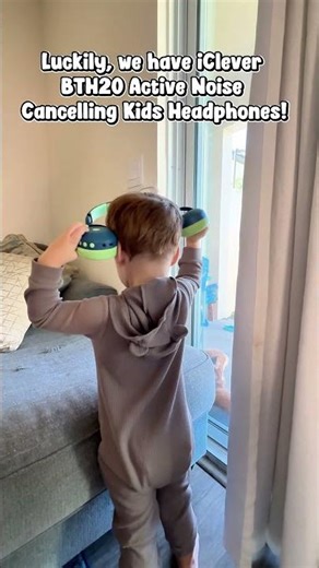 How Is a Kid Supposed to Focus With Mom This Loud? 🎧#shortsfeed #momhacks #howto