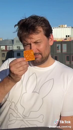 🧀🍿3 minute Crispy Cheese Crackers🤤 recipe👇 1. Take some cheese and cut it into small squares. 2. Sprinkle with your favorite spices. 3. Bake until crispy. 4. Your cheese crackers are ready! Enjoy! 😊 #cheese #cheesecrackers #delicious #3ingredients #recipe #recipeoftheday #appetizers #appetizerideas #food #healthyfood