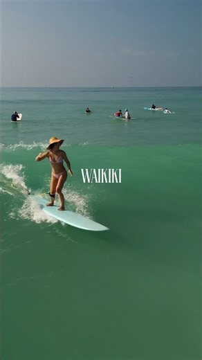憧れのワイキキでサーフィン🤙🌊冬でも水着サーフィンできる常夏の海🌺#surfing #ARISURFING #hawaii
