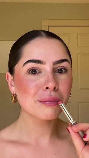 Reviewing Clinique's Pink Honey: A Must-Have Lip Product