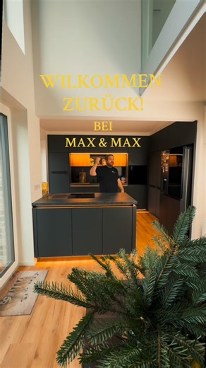 Max & Max on Instagram: "Und weiter geht mit der Reihe: Max kocht (naja gut, diesmal backt)… Es weihnachtet schwer und das natürlich auch bei uns. Und was gehört genauso zur Weihnachtszeit wie Schmücken, Geschenke und viiiiiel Trinken! Richtig backen, also gibt’s heute: Dresdner Stollen. Für den Hefeteig: 300g Sultaninen 70ml Rum 140ml Vollmilch 60g frische Hefe 120g Zucker 560g Mehl 5g Salz 2 Päckchen Vanillezucker 200g Butter, zimmerwarm 60g Butterschmalz, zimmerwarm 45g Zitronat 45g Orangeat 