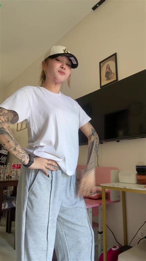 Shigabambs (@shigabambs22)’s videos with What It Is - Solo Version - Doechii