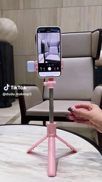 How to Use a Selfie Stick with Bluetooth and Fill Light