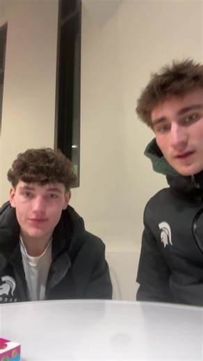 swipes (@swipesreacts)’s videos with original sound - swipes