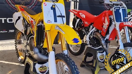 Whose signature? This bike built by Roger Decoster Jeremy McGrath!!! #iconic #twosmokers #twostroke #jeremymcgrath #showtime #suzuki | MxMessiah