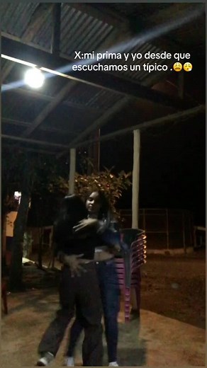 Mi Prima Y Yo: Disfrutando de un Típico Dominicano