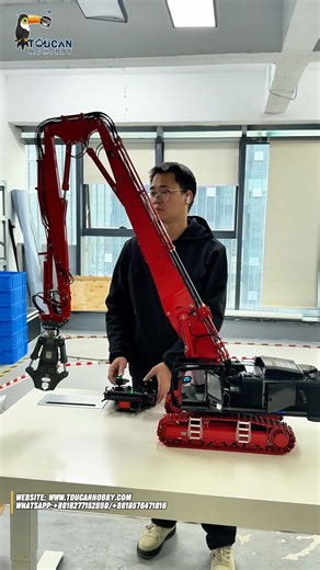 The 1/14 scale K970-300 RC hydraulic excavator, which can be used as both a demolition machine and an excavator, is ready for in action being fitted with a hydraulic shear! #rcmodel #rcworld #rclife #rclover #rccommunity #RC #Toucanhobby #demolition #excavator #K970 #attachmen | Toucan RC Hobby