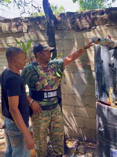 El Comando se inventa lo que sea para lograr su objetivo. Mira lo que hizo #comando #comedia #viral #tendencia #ElComando