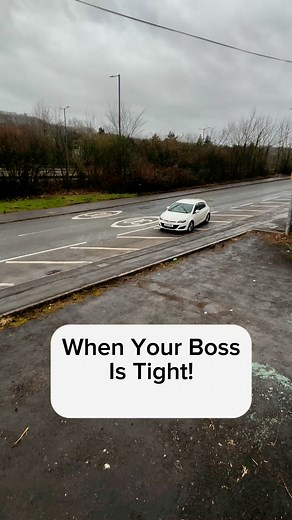 Who has a boss this tight? 😂#construction #bluecollar #tradie #tradesmen #humour #boss #digs #reelsfypシ | The Welsh erection boys