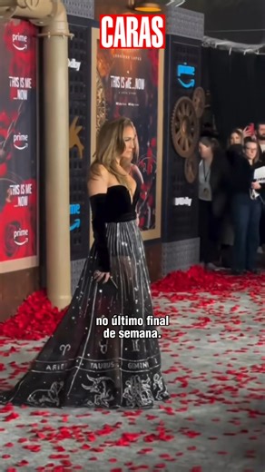 Ben Affleck e Jennifer Lopez se separaram, mas não parecem prontos para sair da vida um do outro! Quase um ano depois do fim do divórcio dos famosos, eles se reencontraram para as compras de Natal no último final de semana. #benaffleck #jenniferlopez #CARASBrasil 🎥: Reprodução/ @enews; @goldenglobes; @gq_germany; @mujerhoy; @glamouruk | CARAS Brasil
