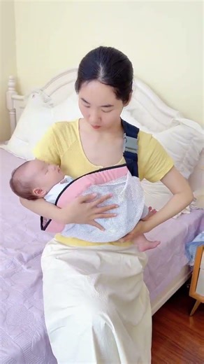 Newborn Baby Sling Carry Hack 👶👜 Easy Hands-Free Parenting Trick for Moms ❤️
