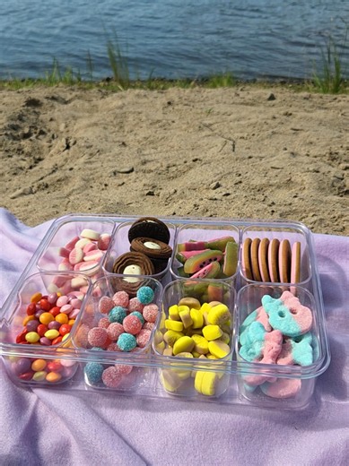 Herkkulaatikko rannalle – helppo kesäinen snackbox eväille