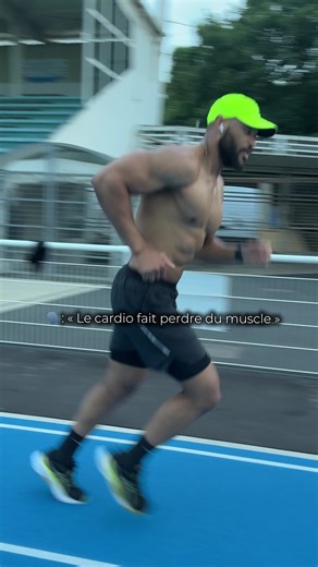 3 séance de run par semaine 10k minimum mais on restera toujours un tank de 1.88 Le plus important pour garder du muscle est de continuer à stimuler les muscles. 3–4 séances de musculation par semaine Priorité aux exercices polyarticulaires : squat, développé couché, tractions, soulevé de terre Charge relativement lourde (6–12 reps) Garde un apport élevé en protéines pour protéger la masse musculaire : 1,6 à 2,2 g de protéines par kg de poids de corps