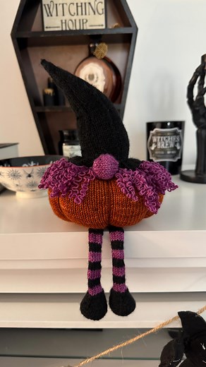 Here’s my October gnome for the #YearofGnomes KAL! I knit up this version of Gnettle for the MKAL and am thinking about making Gnumpkin for November, but I’m undecided 樂 I have loved pushing myself to knit a gnome a month this year and so far I am 10/10! What’s been your favorite gnome pattern you’ve knit? . . . Pattern: Gnettle by @imagined_landscapes | Crowchet Creations | Facebook