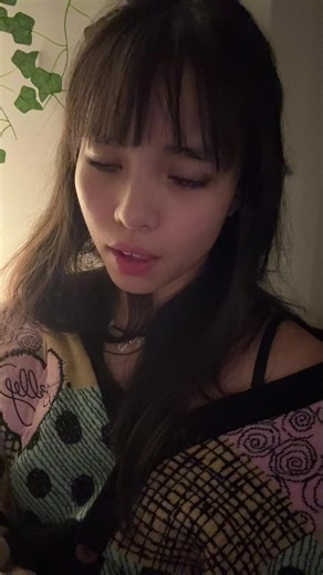 Mango (@mangomyheart)’s videos with In My Room - Julia Wolf