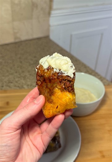 Pastitsio spring rolls 🇬🇷💙 recipe below! Ingredients ¾ lb ground beef (80/20 preferred) ½ small yellow onion, finely diced 2 cloves garlic, minced 1 tbsp tomato paste 2 tbsp crushed tomatoes 2 tbsp red wine ½ tsp cinnamon Pinch nutmeg 1 tsp dried oregano 1 tbsp grated parmesan Salt pepper Olive oil ¾ cup cooked ziti, chopped small ¼ cup grated kasseri or low-moisture mozzarella 2 tbsp grated parmesan 2 tbsp butter 2 tbsp flour 1 cup whole milk, warm ¼ tsp nutmeg ¼ finely grated parmesan Salt 