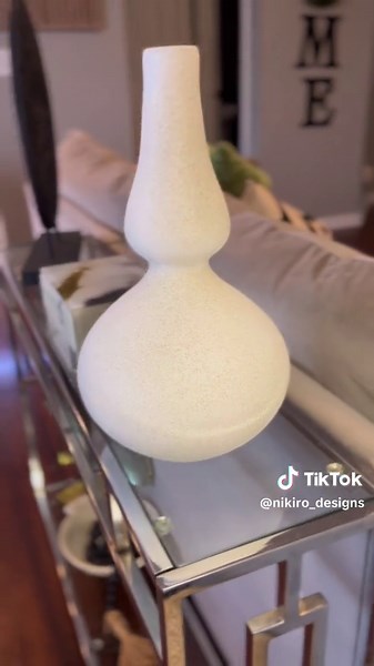 Have you tried Rustoleum’s stone textured spray paint. Needless to say I love it! Take your outdated vessels up a notch. #rustoleumspraypaint #spraypaint #stonevase #diy #diyideas #homedecor #texturedvase