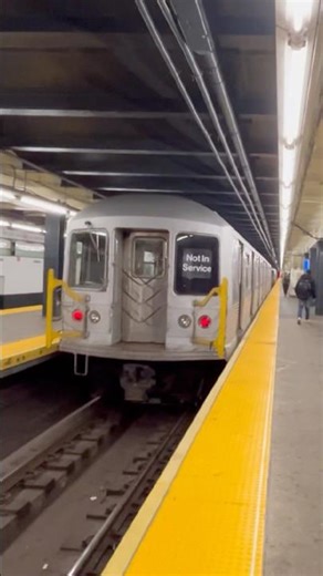 R42 Refuse / garbage train chugging into Bedford nostrand avenues #train #trashheap #worktrain