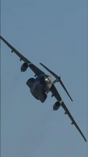 突っ込んでくるC-1！日本の国産輸送機、最後の雄姿を見せた2024年入間航空祭