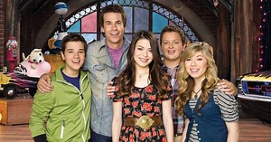 'iCarly' Fans Emotional After Reboot Mentions Sam Right off the Bat