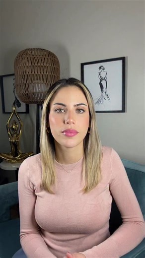 ⚖️ ¿Cómo se divide una herencia en Puerto Rico? Estos son los elementos clave que siempre deben evaluarse: 📜 1. Si existe un testamento: Un testamento válido puede cambiar por completo la manera en que se distribuyen los bienes. El 50% es de la legítima y el otro 50% de la libre disposición. 💍 2. Si la persona estaba casada: El cónyuge viudo es heredero legitimario. 👶 3. Si tenía hijos o descendientes: Los hijos son herederos legitimarios. Esto significa que, aun cuando exista testamento, tie