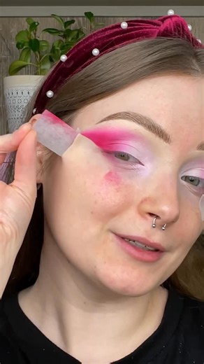 Breyonna on Instagram: "EASY PEPPERMINT EYES!!❤️🍬🍭 do you like peppermint??? @colourpopcosmetics fade into hue palette @colourpopcosmetics blowin smoke palette @cerave makeup remover wipes @halfmagicbeauty glitter puck cyber diamond @halfmagicbeauty magic drip gloss vhs vixen Holiday makeup, glitter makeup, Christmas makeup, makeup ideas, makeup inspo, viral makeup, red eyeshadow, fun makeup, makeup inspiration, eye makeup tutorial, eyeshadow tutorial #colourpop #halfmagicbeauty #cerave #beaut