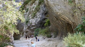 LE GARD MÉCONNU Lussan, ses concluses sauvages et son village perché