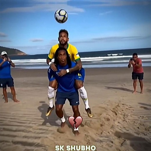 Beach vibes and football skills! 🌊⚽️ Brazil magic on the sand! 🔥🇧🇷​#Football #BeachSoccer