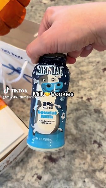 A must try!! Only available during the month of October 👀 @Tiff’s Treats Cookie Delivery #tiffstreats #cookies