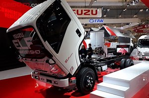 Cek Yuk 5 Mobil Komersial Isuzu Beserta Harganya. Ada Bus Sekolah! - Gridoto