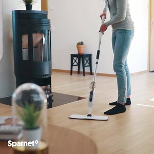 Rengöringsmopp med inbyggt spraysystem och vätskebehållare som gör det enkelt att städa dina golv. Mikrofiberduk ingår. Du rengör enkelt alla hårda golvytor som t.ex. parkett, klinker och linoleum. | Sparnet